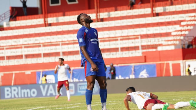 Pemain Arema FC, Charles Lokolingoy