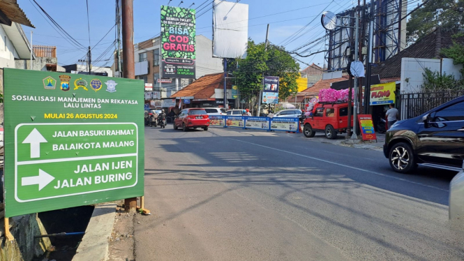 Pengumuman rekayasa lalu lintas di Jalan Buring, Kota Malang