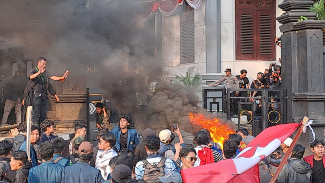 Demo tolak revisi UU Pilkada di Kota Malang