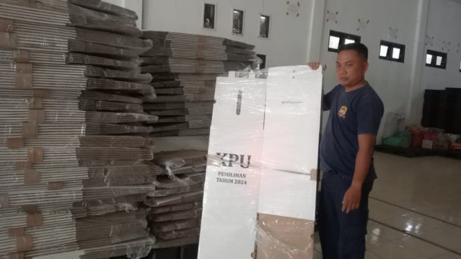 Logistik Pilkada Jombang di KPU.