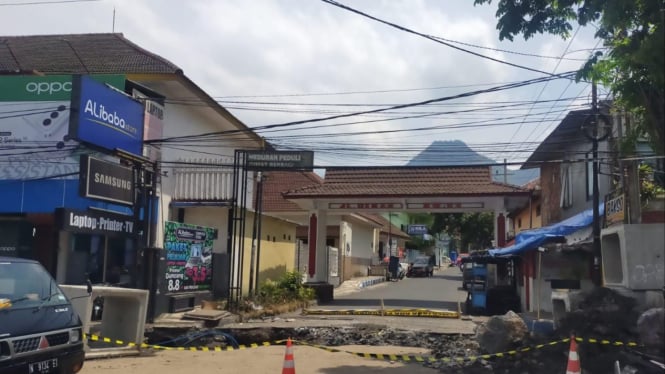 Penutupan di jalan Diran untuk pembangunan drainase