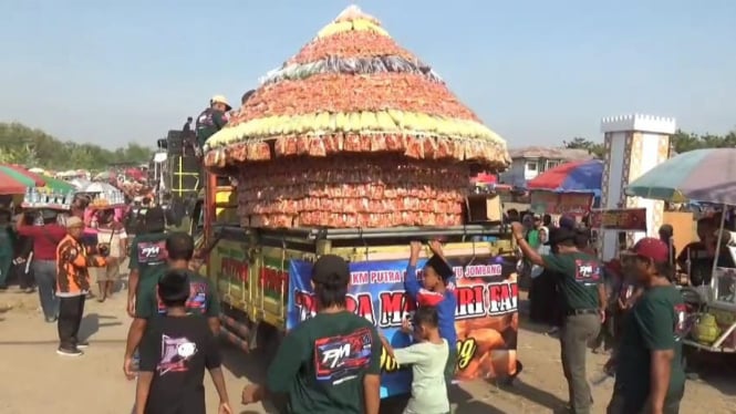 Gunungan tahu dalam tradisi warga Jombang