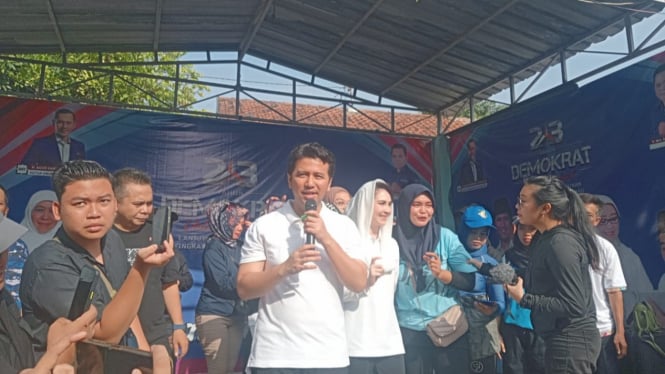 Cawagub Jatim nomor urut dua Emil Dardak saat di Jombang.