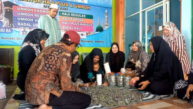 Emak-emak di Jombang nabung koin untuk umroh