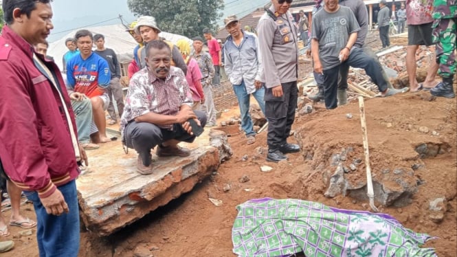 Evakuasi korban kecelakaan kerja di Kota Batu