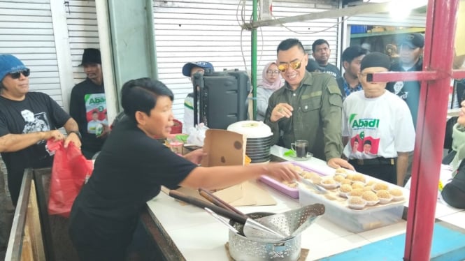 Abah Anton saat berada di Pasar Bunulrejo.