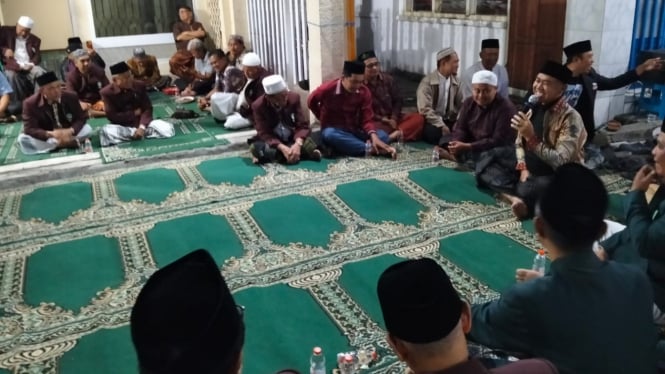 Abah Anton bersama takmir dan guru ngaji se-Kecamatan Lowokwaru