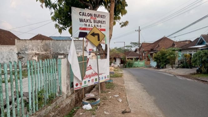 Baliho Paslon Salaf di Pilbup Malang dirusak