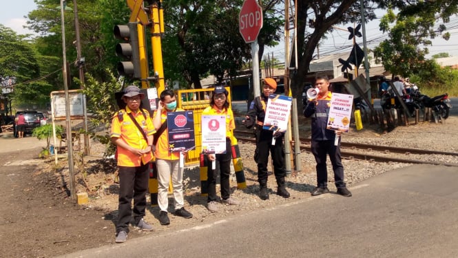 Sosialisasi keselamatan di Pintu JPL 101 Bangil