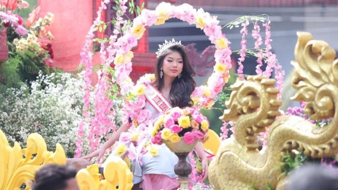 Keseruan Batu Art Flower Carnival di Kota Batu