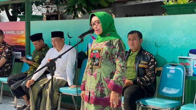 Mundjidah Wahab saat ikuti acara peringatan HSN.