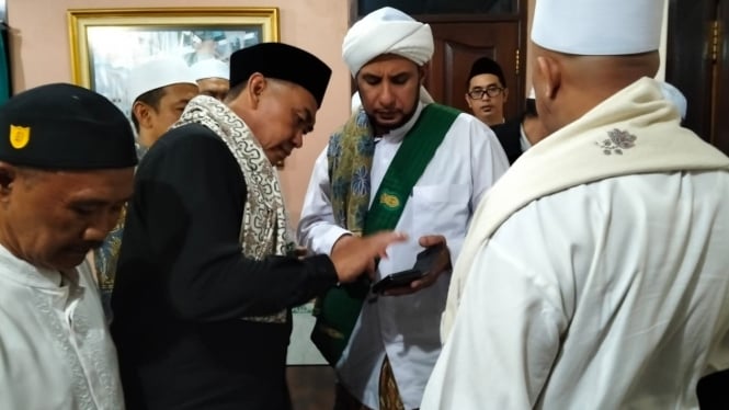 Abah Anton bersama Habib Jamal Bin Toha Baagil