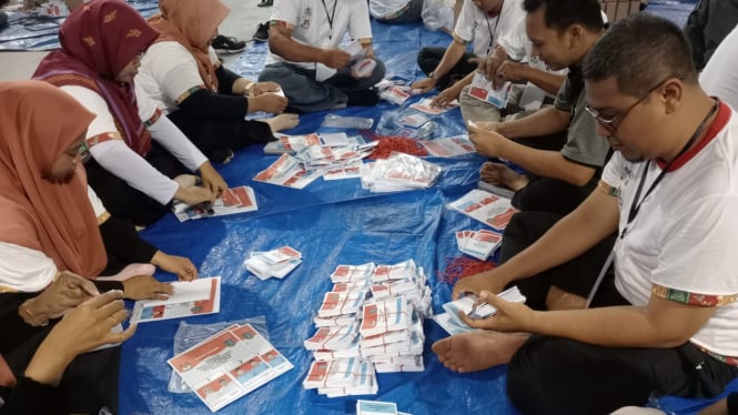 Proses lipat sortir dan hitung surat suara Pilkada Jombang.