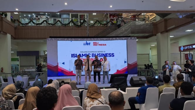 Pameran dan talkshow dalam Malang Business Series 12.