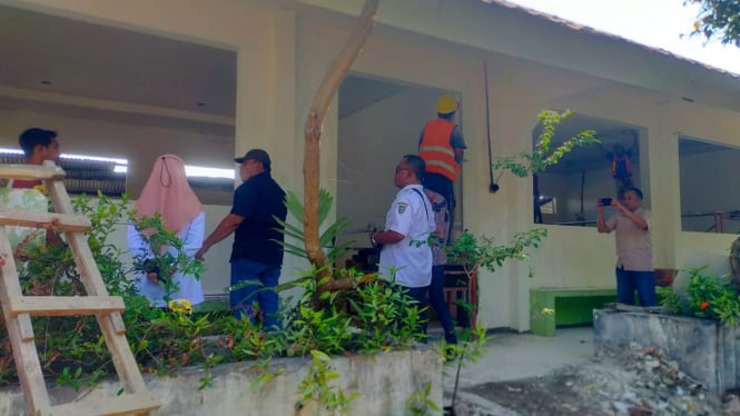 DPRD sidak proyek pembangunan di SMPN 6 Jombang.