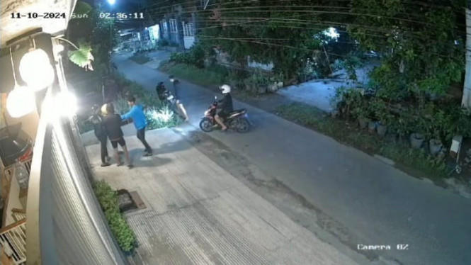 Rekaman CCTV yang memperlihatkan aksi pengeroyokan.