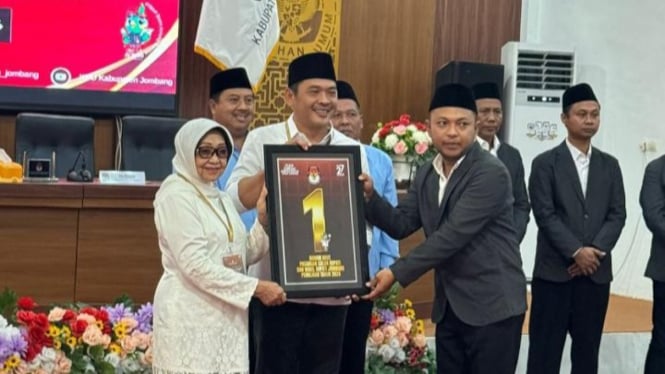 Calon Kepala daerah Jombang, Mundjidah-Sumrambah.