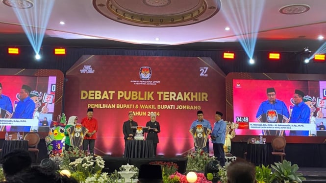 Paslon Pilbup Jombang yang mengikuti debat terakhir.