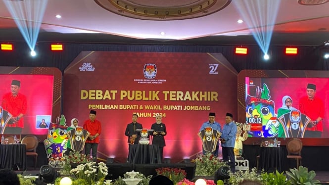 Paslon bupati dan wakil bupati Jombang saat debat publik.