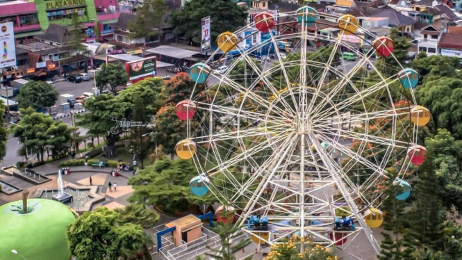 Bianglala Alun-alun Kota Batu