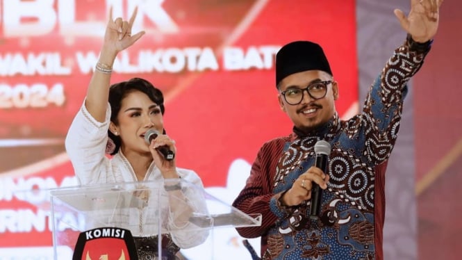 Kris Dayanti bersama Kresna Dewanata Prosakh.