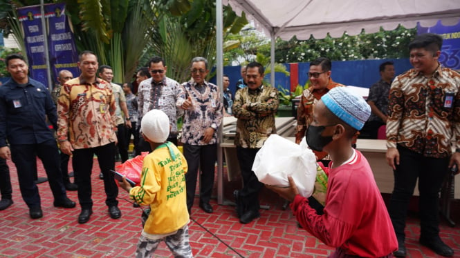 Bakti sosial serentak di seluruh kantor imigrasi