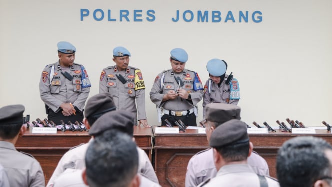 Pemeriksaan senpi anggota Polres Jombang.