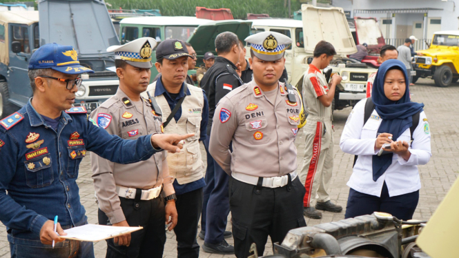 Rampcheck Jeep Hardtop di  Pendopo Agung Wonokitri