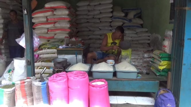 Pedagang beras di Pasar Citra Niaga, Jombang.