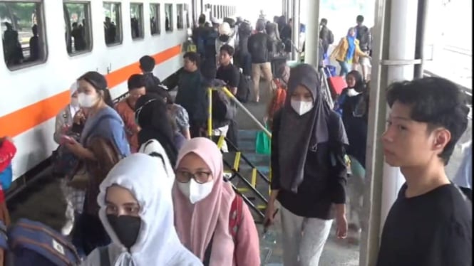 Suasana Stasiun KA Jombang.