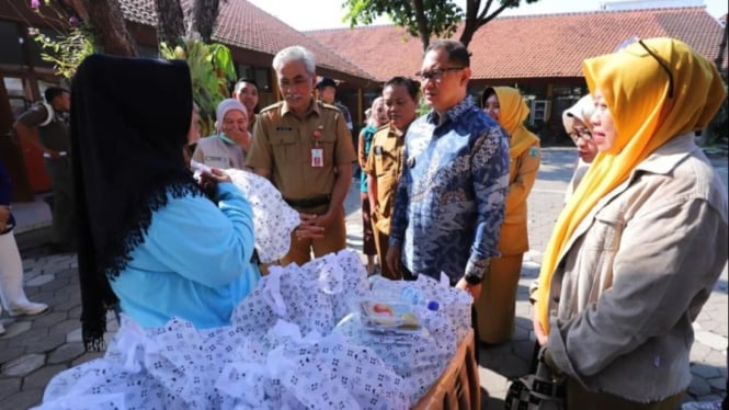 Pelaksanaan makan bergizi gratis di beberapa sekolah Kota Batu.