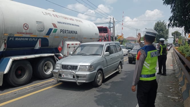 Ruas jalan raya nasional di Kecamatan Bandarkedungmulyo