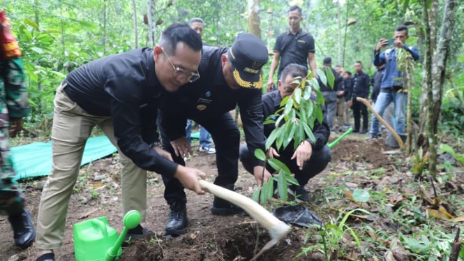 Pj Bupati Jombang dan direktur Perumdam Tirta Kencana