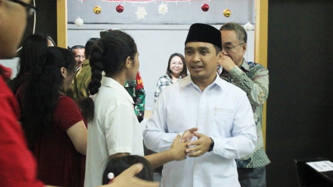 Wali Kota Pasuruan Adi Wibowo, meninjau misa natal.