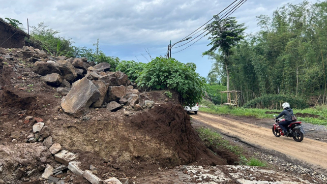 Longsoran tanah akibat pembangunan perumahan yang meresahkan