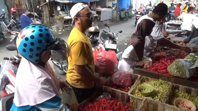 Pedagang cabai di pasar tradisional Jombang.