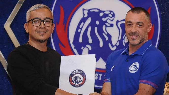 Arema FC saat memperkenalkan Ze Gomes sebagai pelatih baru