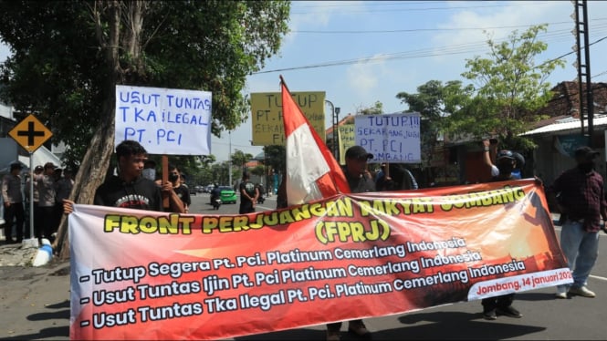 Puluhan warga demo di DPRD Jombang tolak pabrik