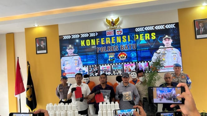 Konferensi pers tangkapan tanaman ganja di Kota Batu