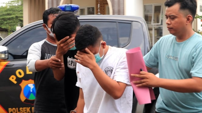 Pelaku pencurian di Jombang saat diamankan polisi