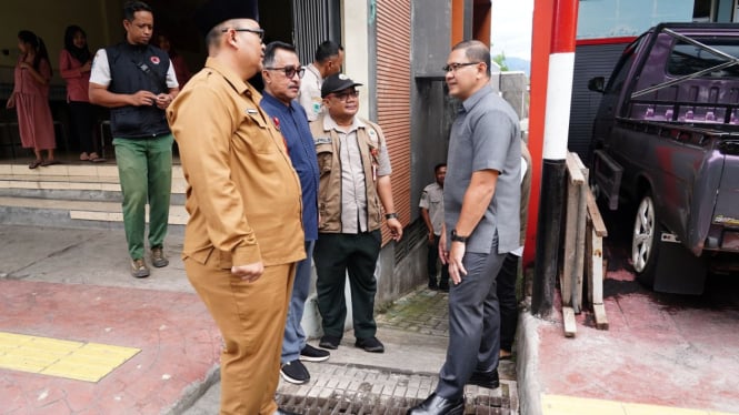 Pj Wali Kota Batu bersama Ketua DPRD memantau tanah ambles