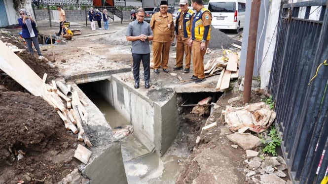 Pembangunan drainase alternatif di Jalan Kartini.