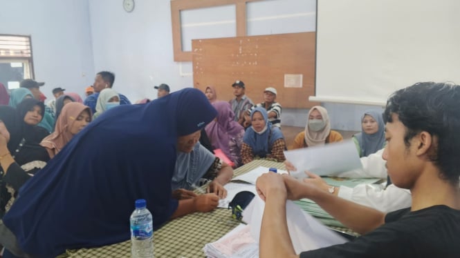 Pembagian sertifikat PTSL di Desa Mancilan, Jombang.