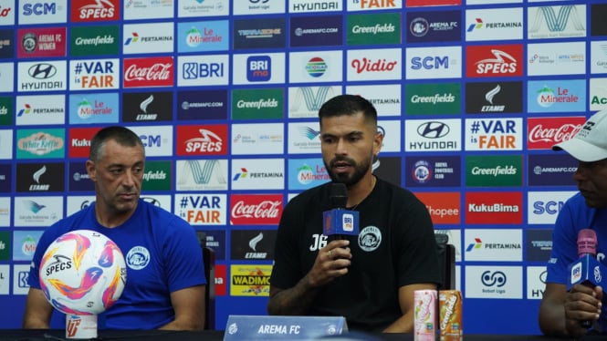 Pelatih Arema FC Ze Gomes dan Julian Guevara