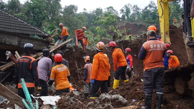 Pencarian korban longsor Wonosalam Jombang