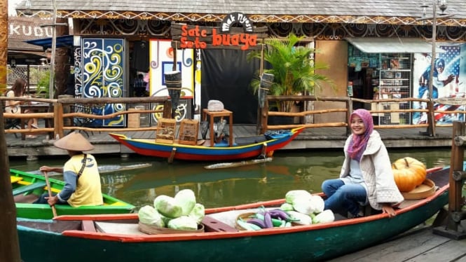 Pasar Apung salah satu wadah bagi pelaku UMKM di Jatim Park