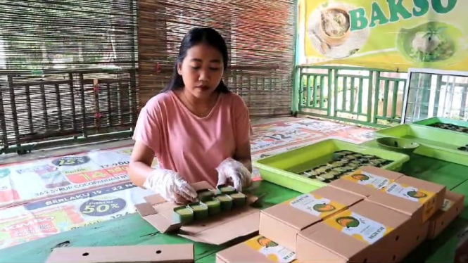 Produksi ketan durian di Desa Pangklungan Wonosalam.