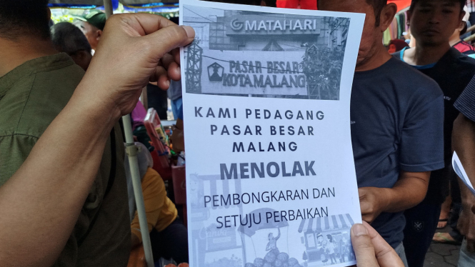 Pedagang Pasar Besar Malang yang menolak pembangunan total