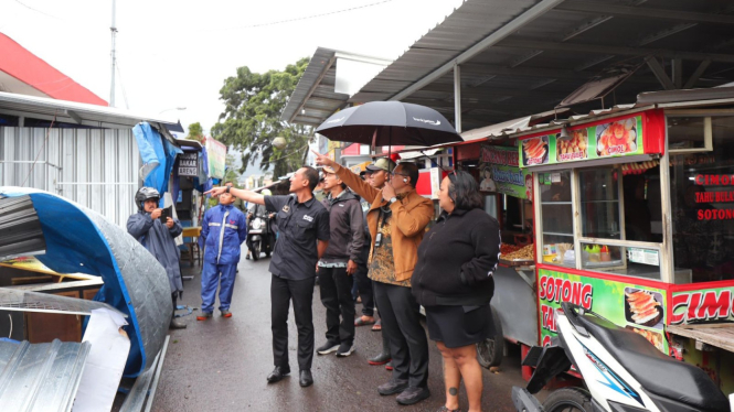 Pj Wali Kota Batu melakukan peninjauan langsung ke titik bencana