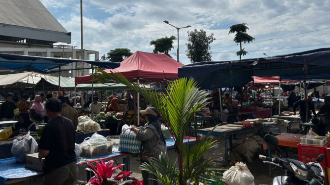 Pedagang pasar pagi Among Tani